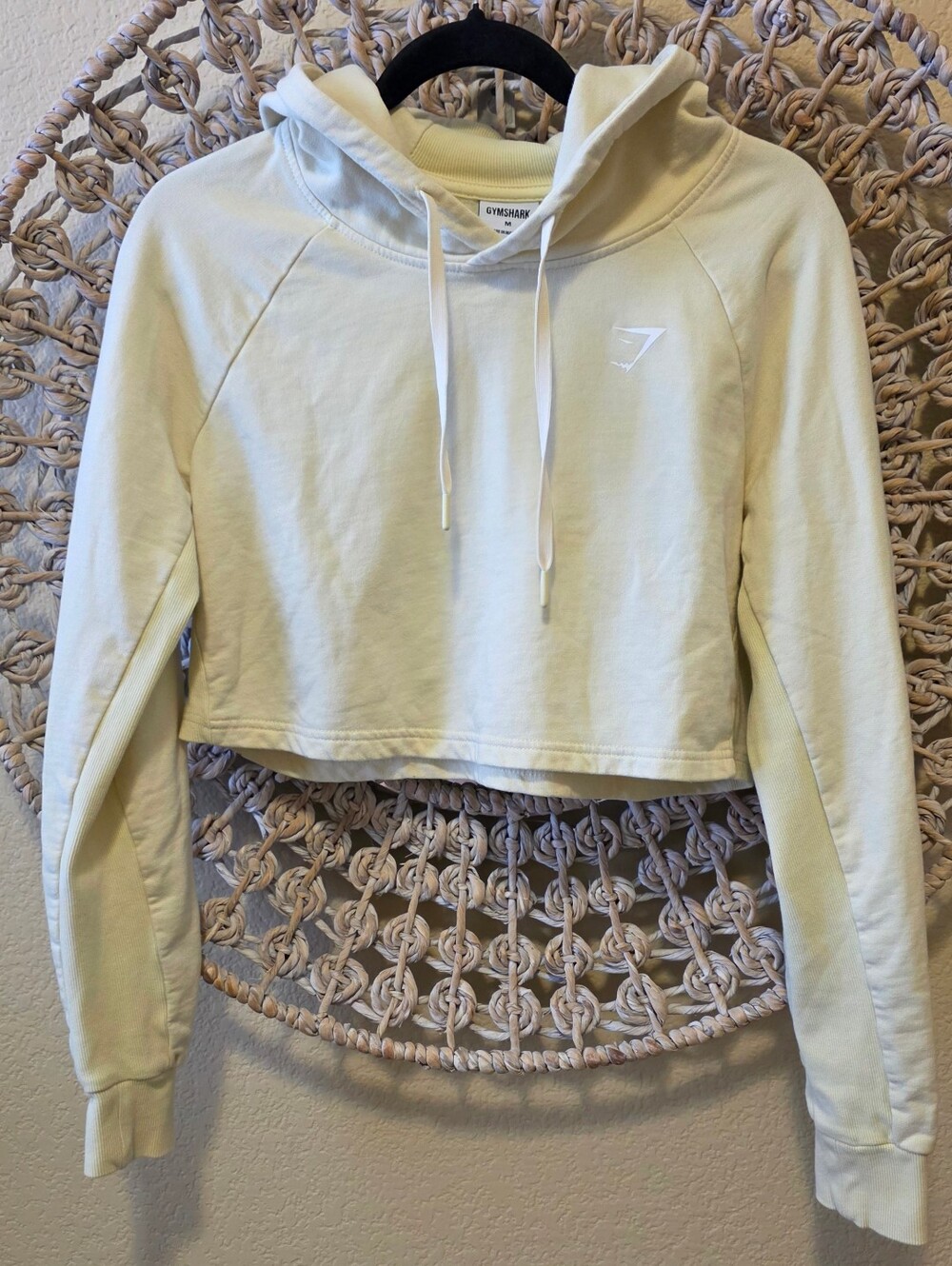Gymshark Cropped Hoodie Women’s M Pale Yellow Fleece Pullover Logo Sweatshirt